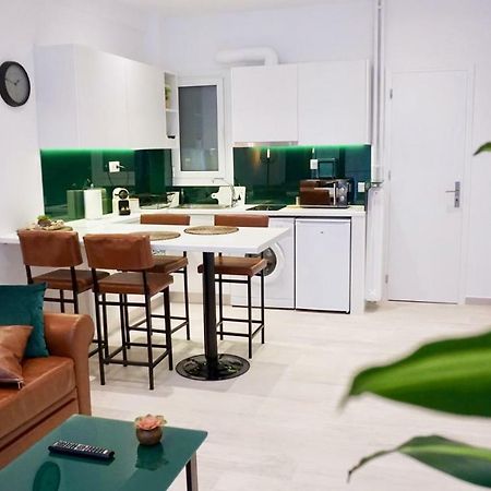 Industrial Style Studio In Athena Bagian luar foto