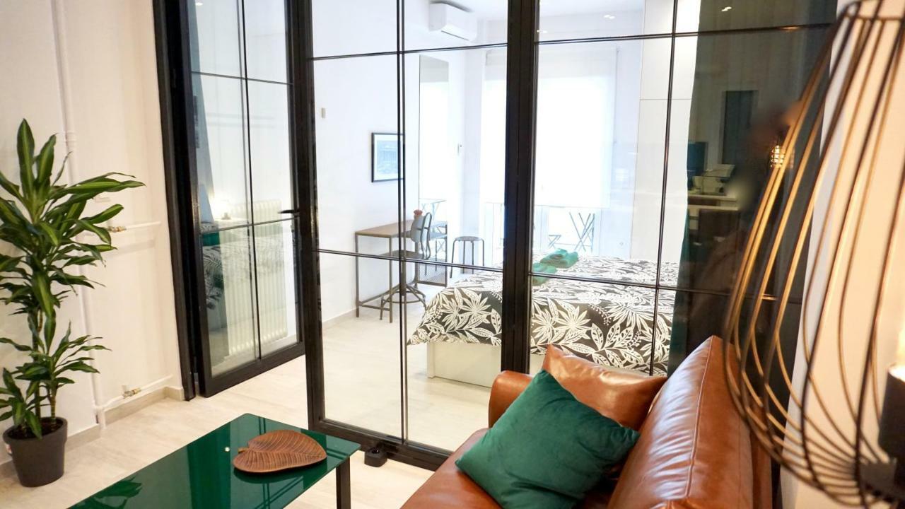 Industrial Style Studio In Athena Bagian luar foto